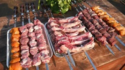 Правильный шашлык на мангале: выбор мяса, маринад, жарка и полезные советы
