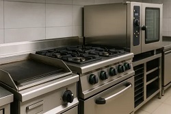 Тепловое оборудование для кафе: как выбрать по требованиям кухни и меню
